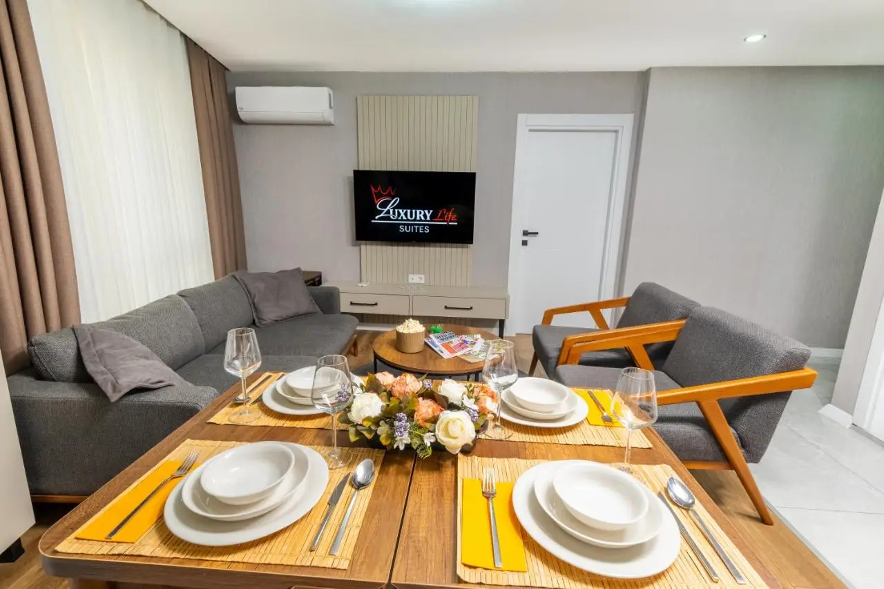 Luxury Life Suites