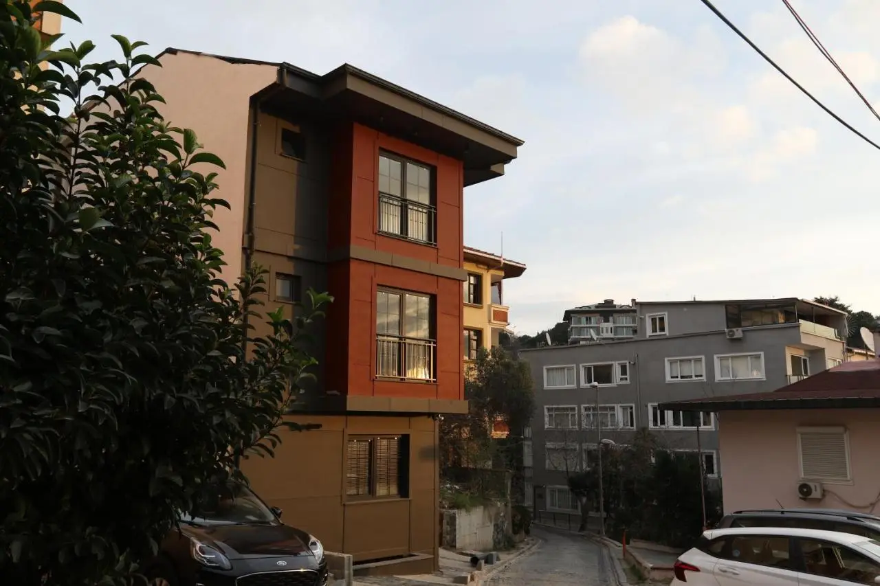 ARC HOUSE