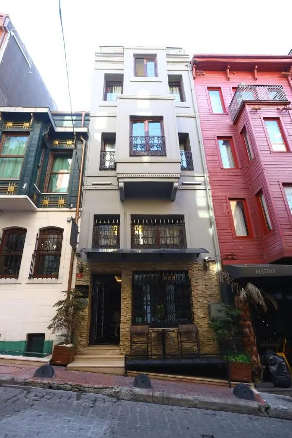 Zendy Suite Hotel