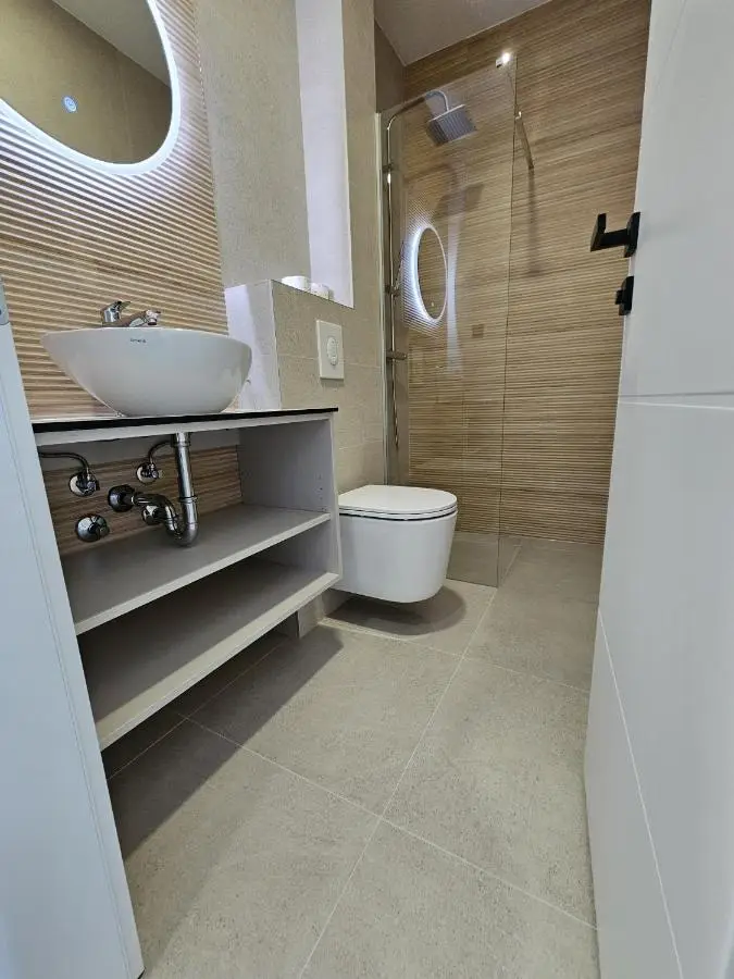 Apartmani Leženić M