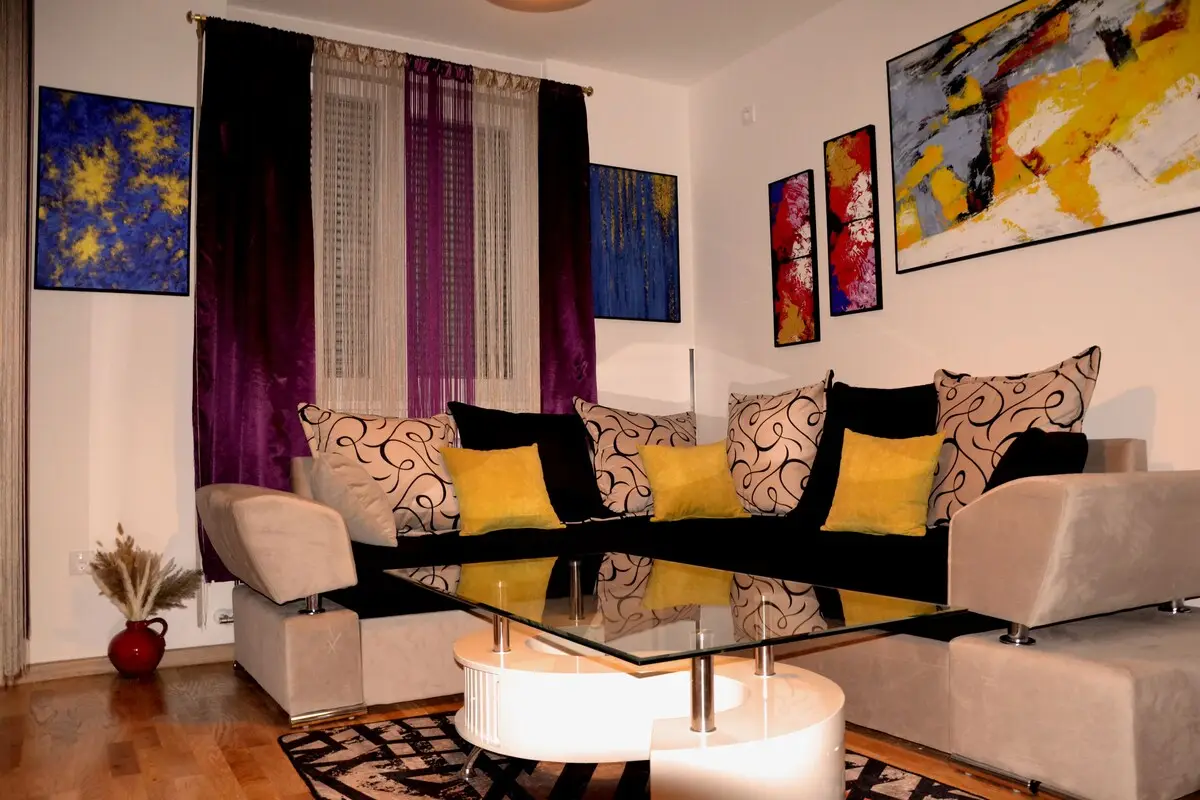 Beautiful Artistic Apartment with  free parking