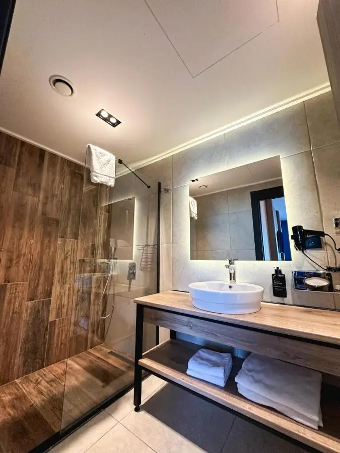 Axis Hotel