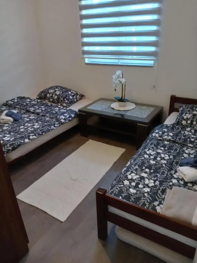 Holiday House White Hill