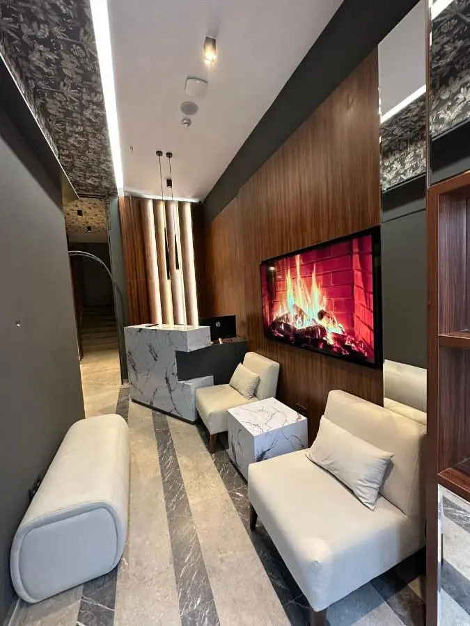 Second Suit Hotel
