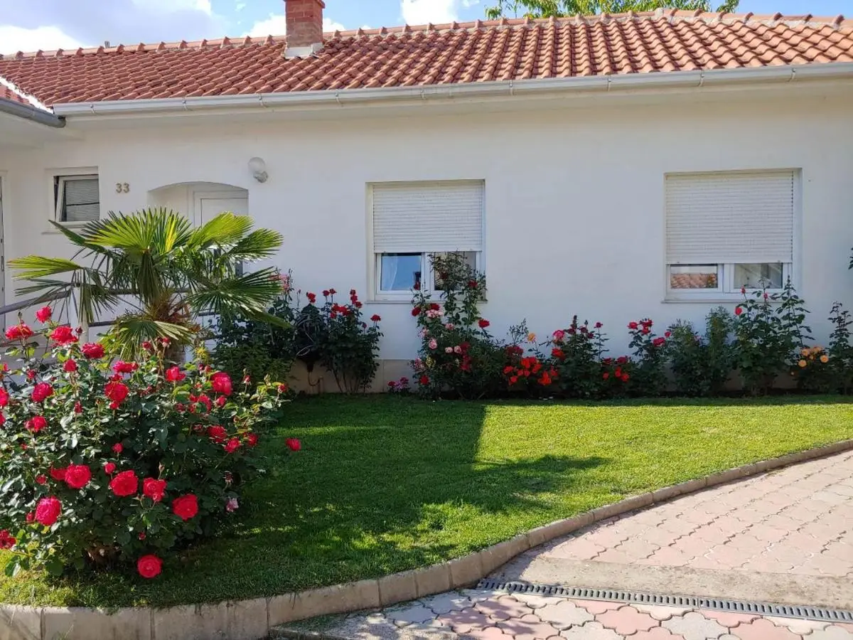 Apartments Tulipan - with free private parking garage