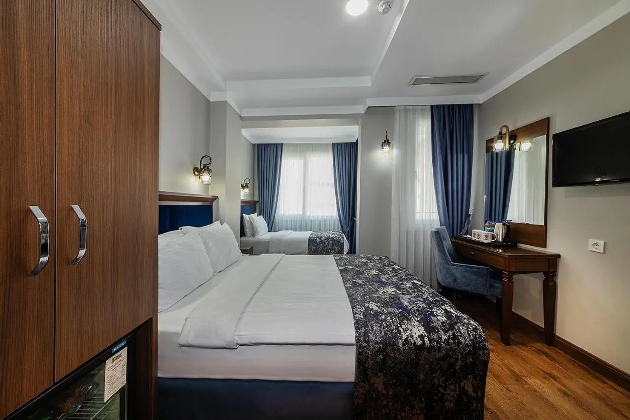Aristocrat Hotel