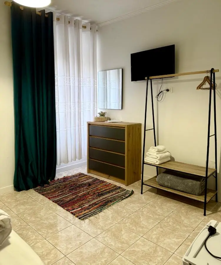 Hi5 Rooms