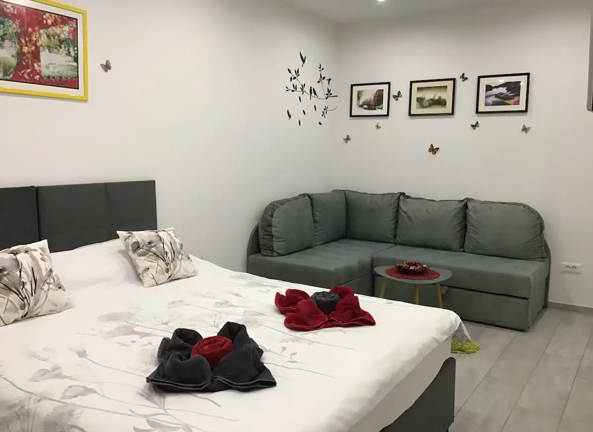Maida's Place 2 (free secure gated parking)
