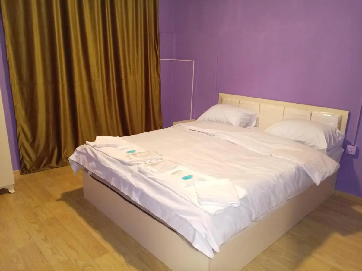 Baku Express Guest House - PRIVATE rooms with SHARED bathrooms