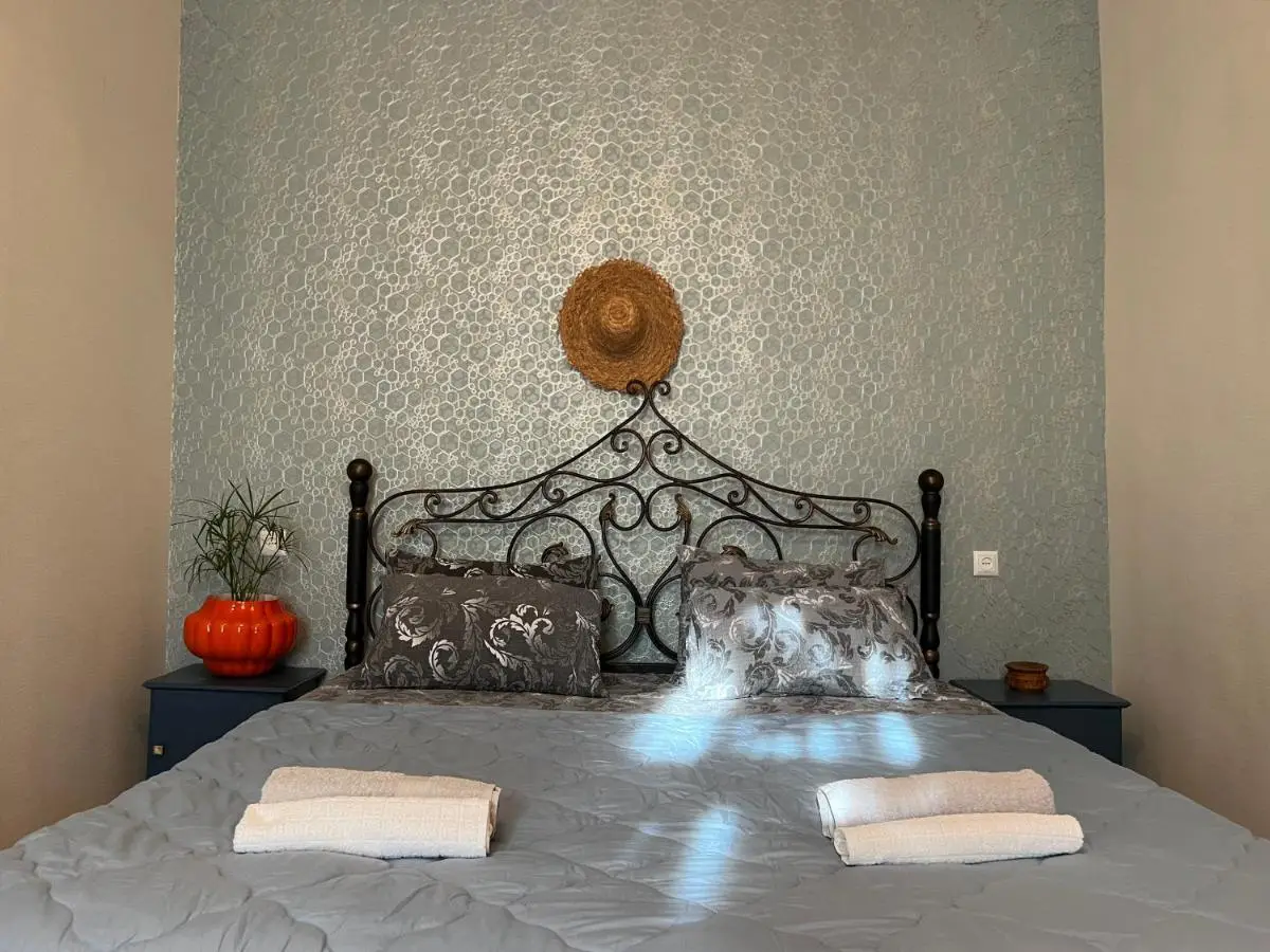 Lola Apartments TBS