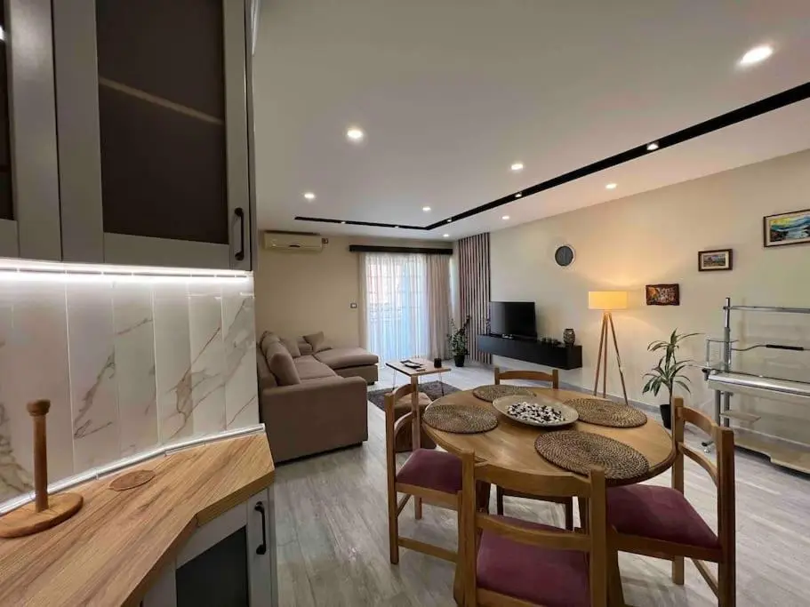 Tirana Apt near Lake & Blloku Area