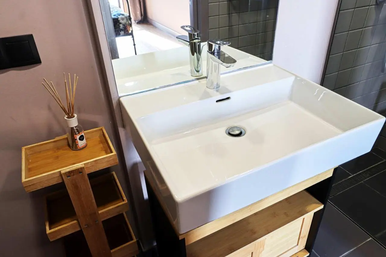 Wehost Apartment - On-site Pool & Gym - Not Included