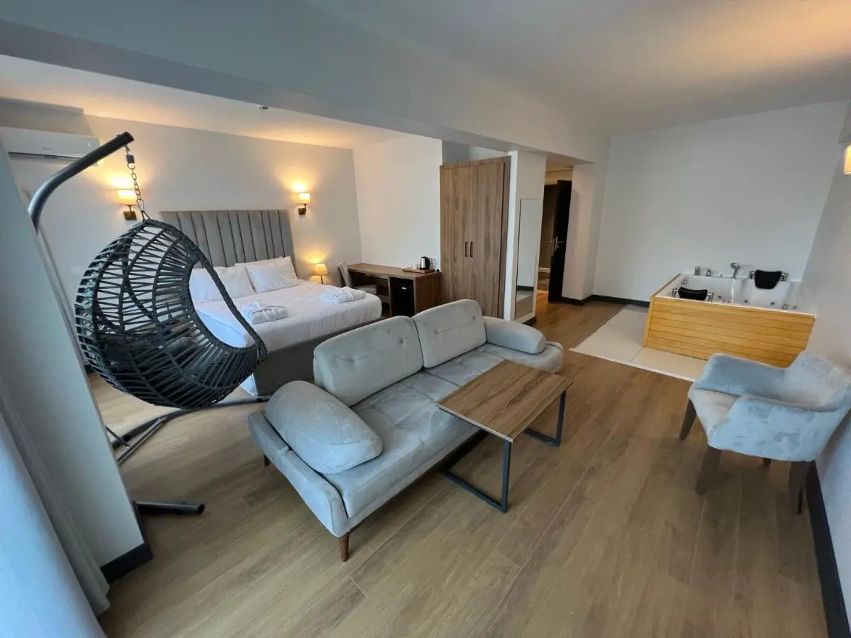 Lake Life Hotel