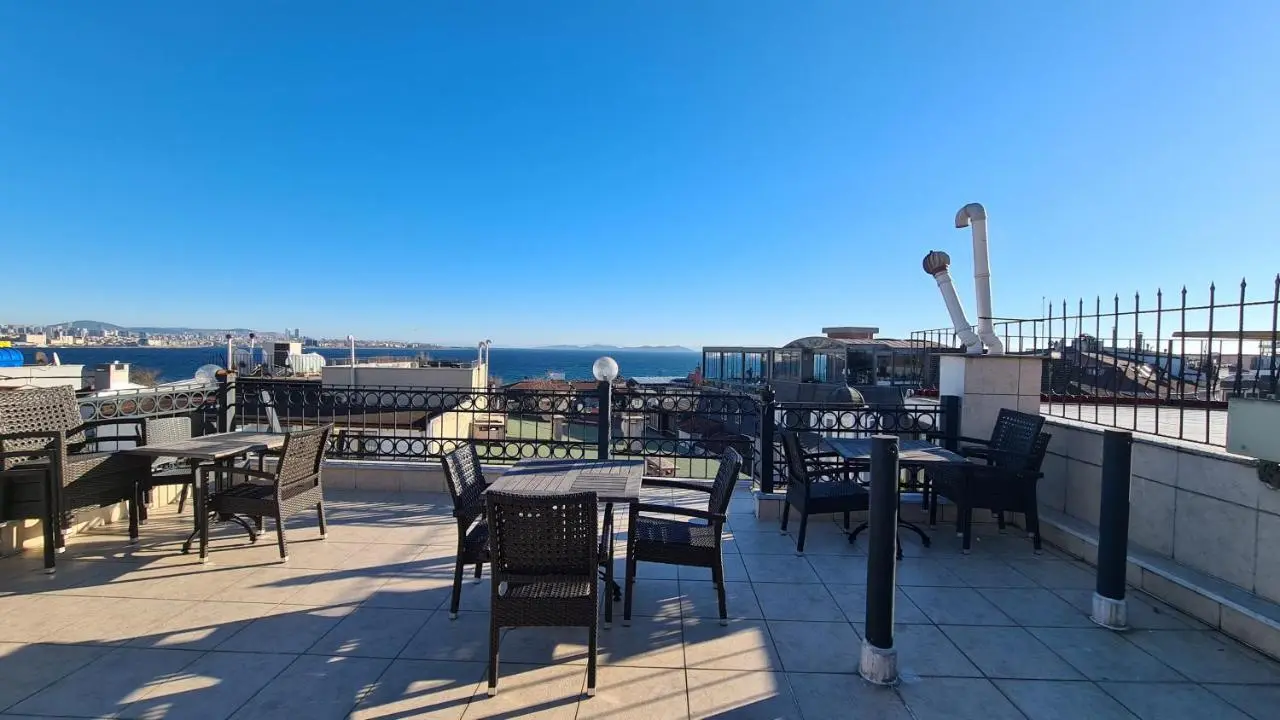 Grand Peninsula Hotel