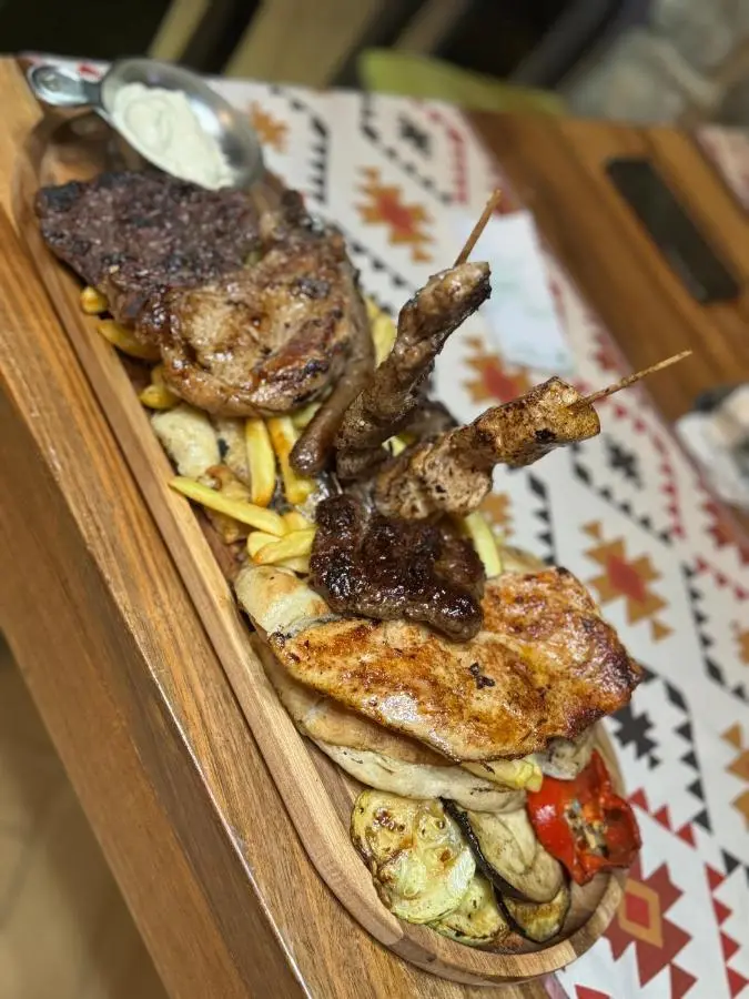 Prenoćište/Restoran Lovac