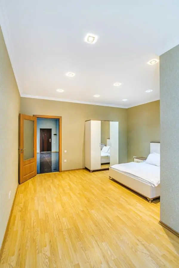 Apartment On Mc Donalds