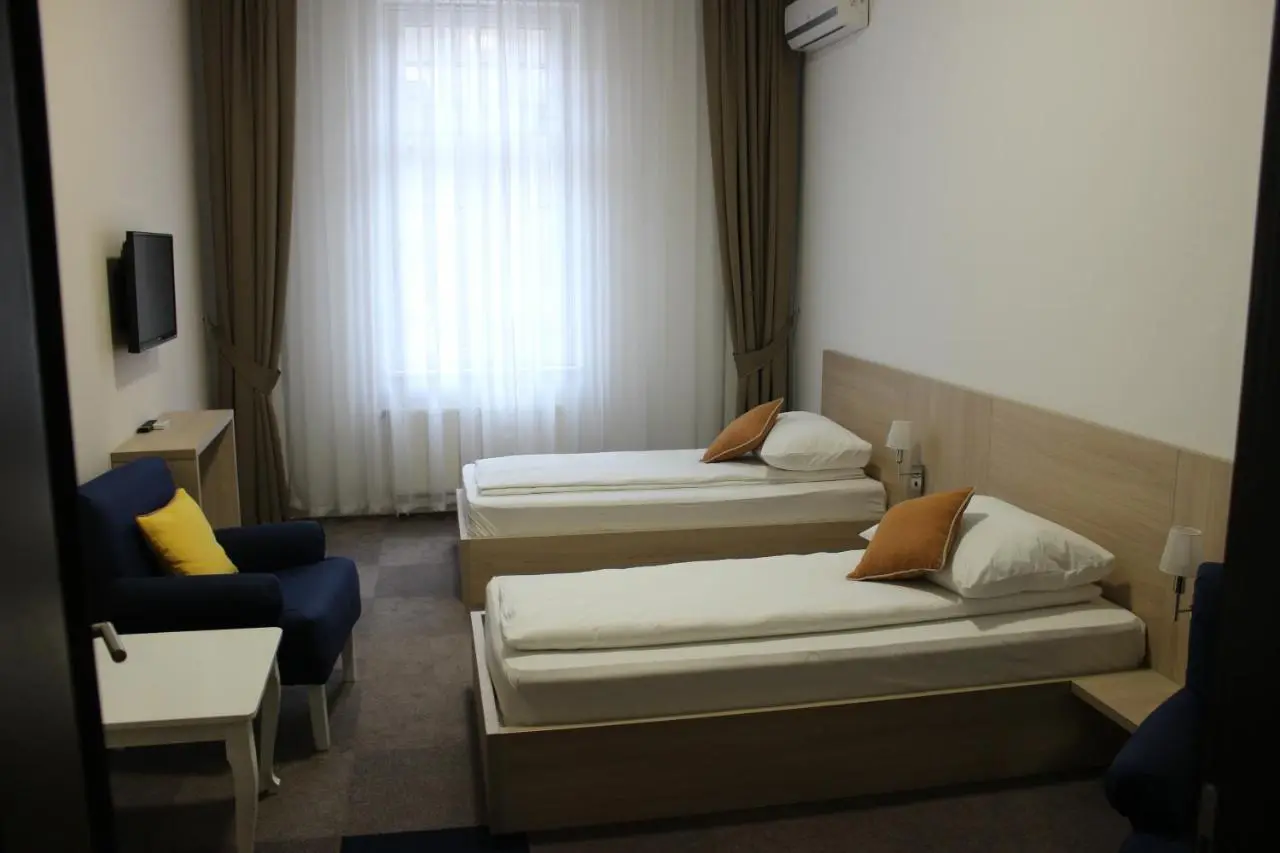 Hotel Story
