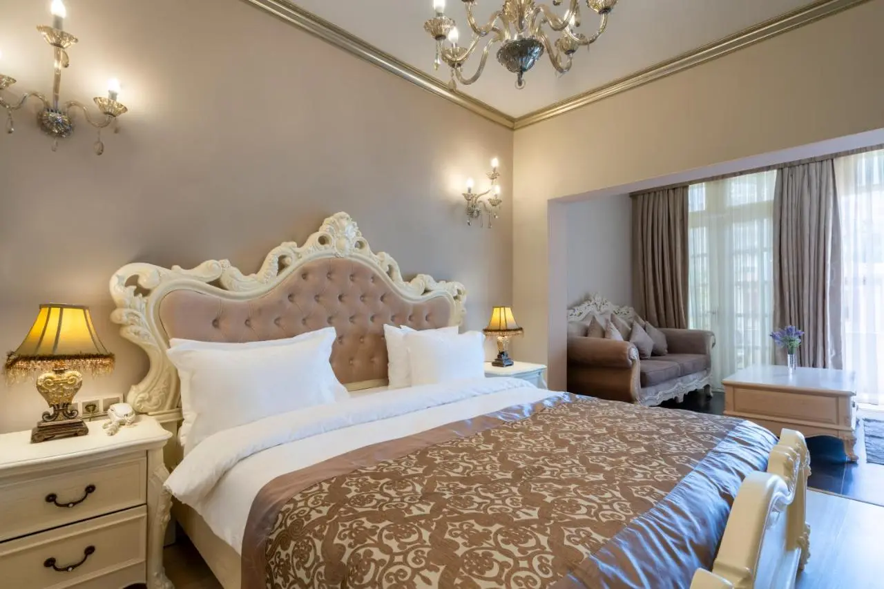 Elegance East Hotel