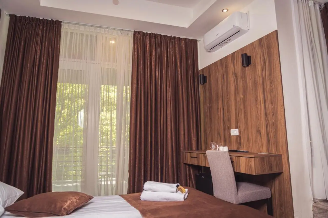 Hotel Tazz - River Front Oasis Collection