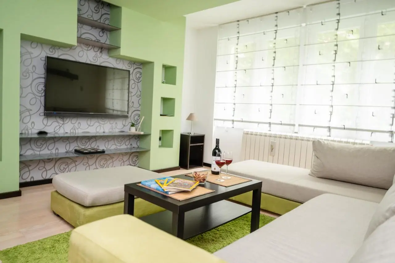 Bright 1BDR Apartment in the City Center