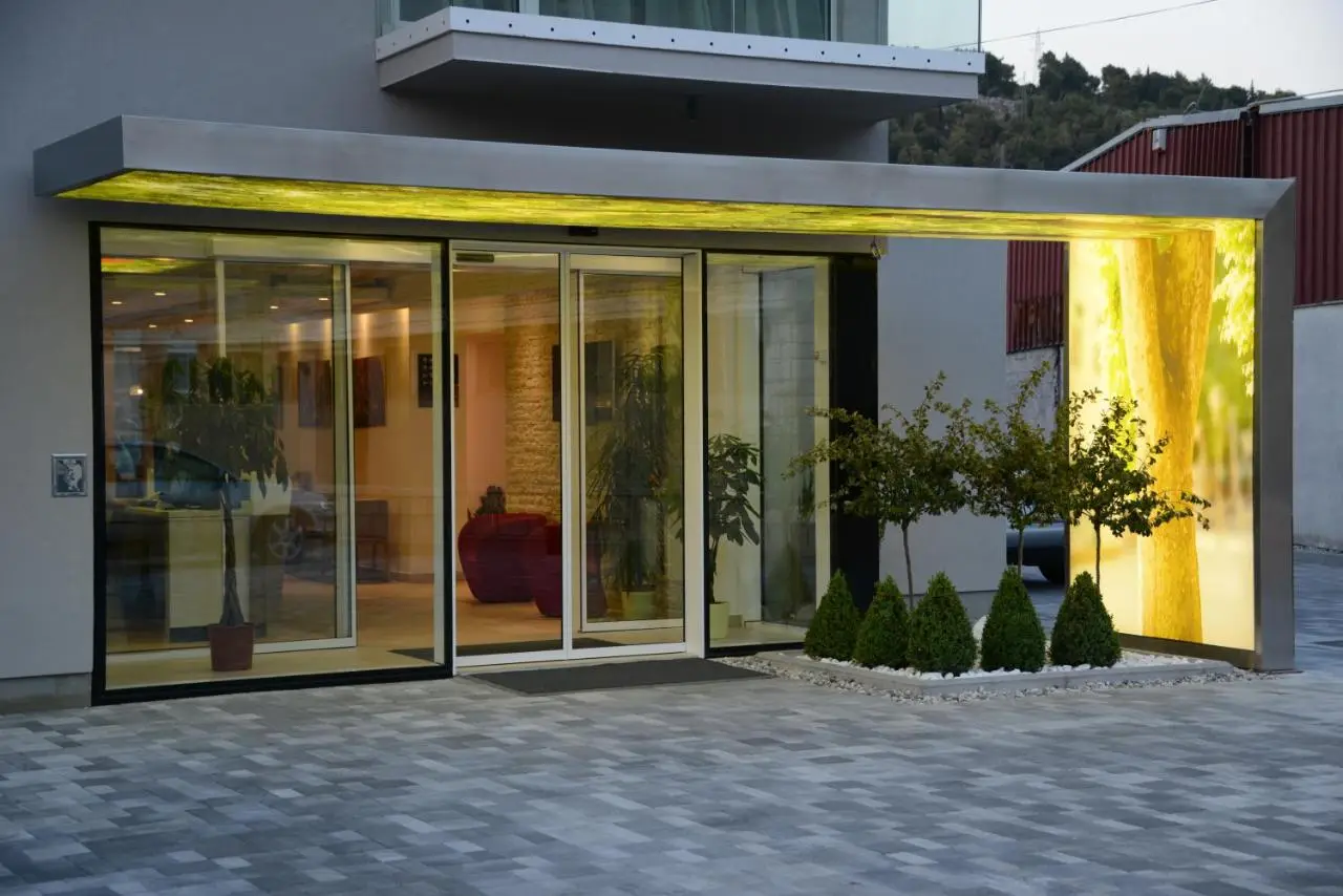Hotel Nar
