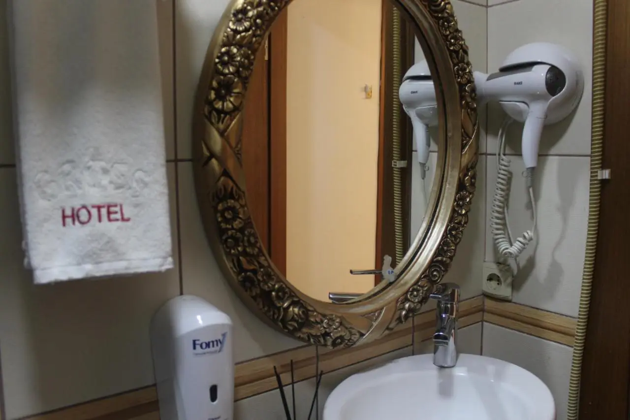 GROSS HOTEL