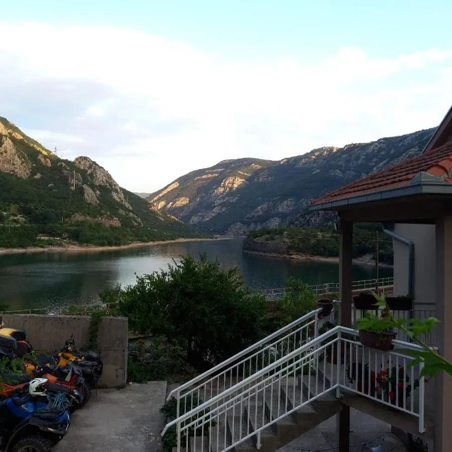 Visit Dreznica - Canyon Retreat