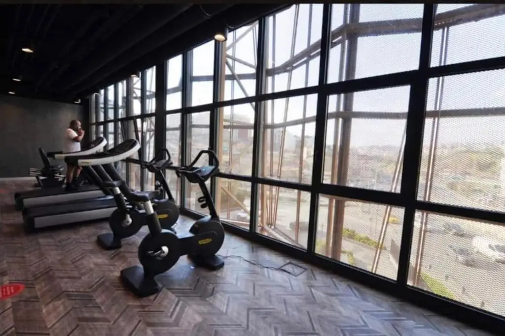 Elegant 2 bedroom apt Sinpas queen gym pools
