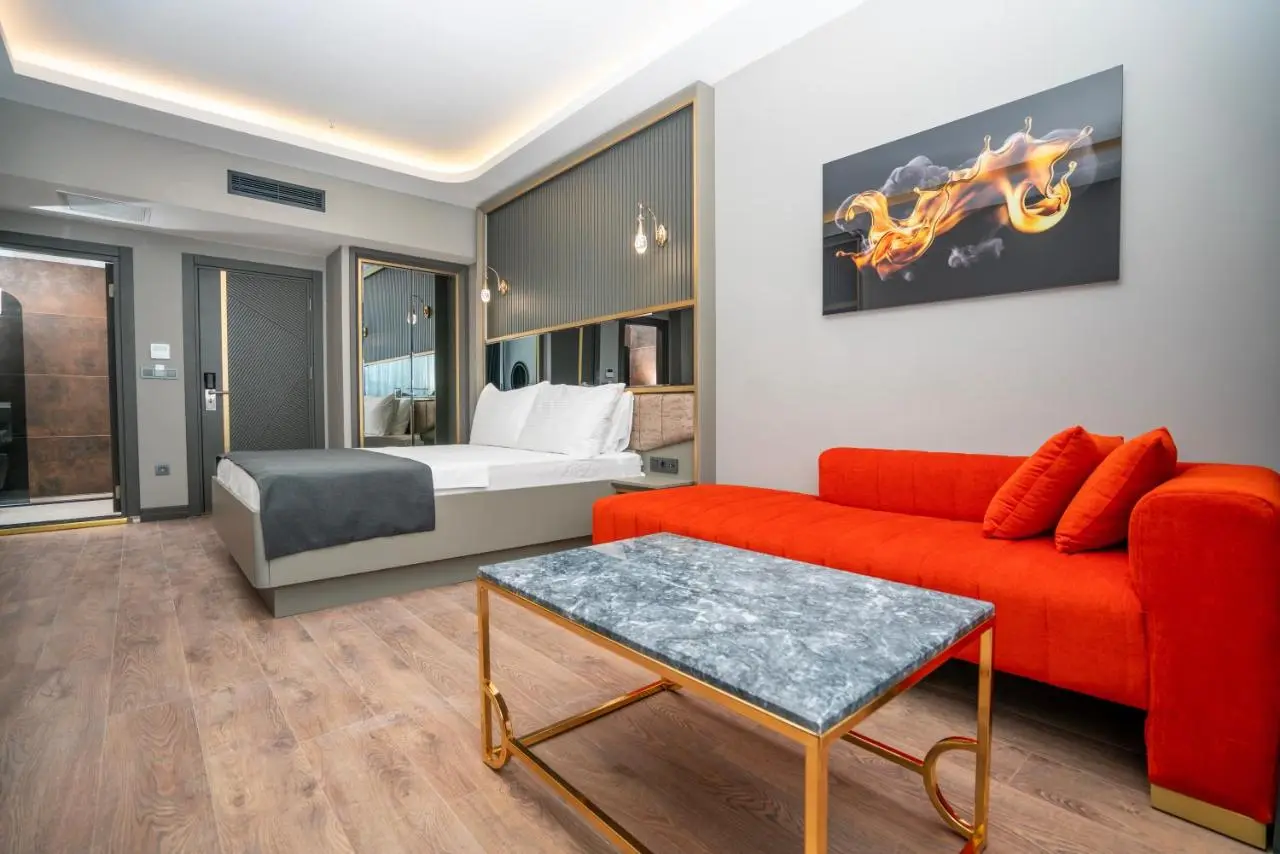 216 Ruby Suite