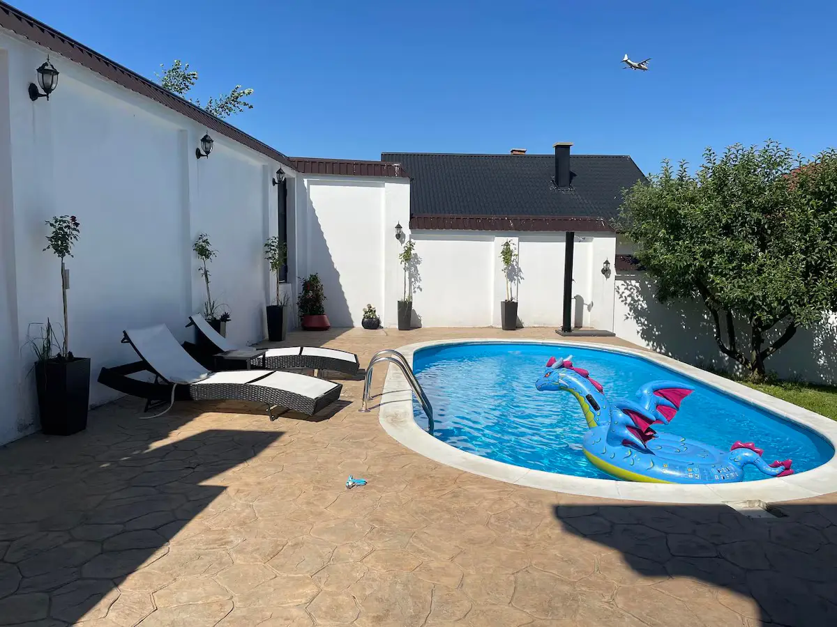 Villa Bosna (Pool, Sauna, Jacuzzi, BBQ,Playground)