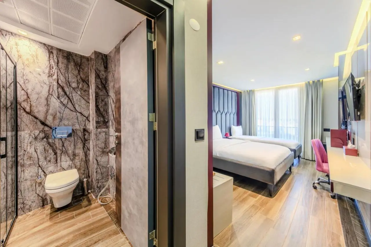 Heaven Premium Hotel Restaurant & Airport Shuttle