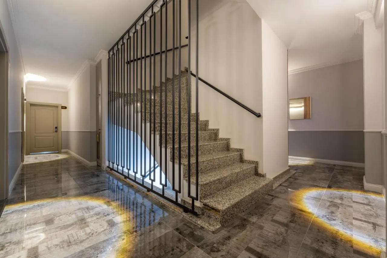 Lemon Hotel