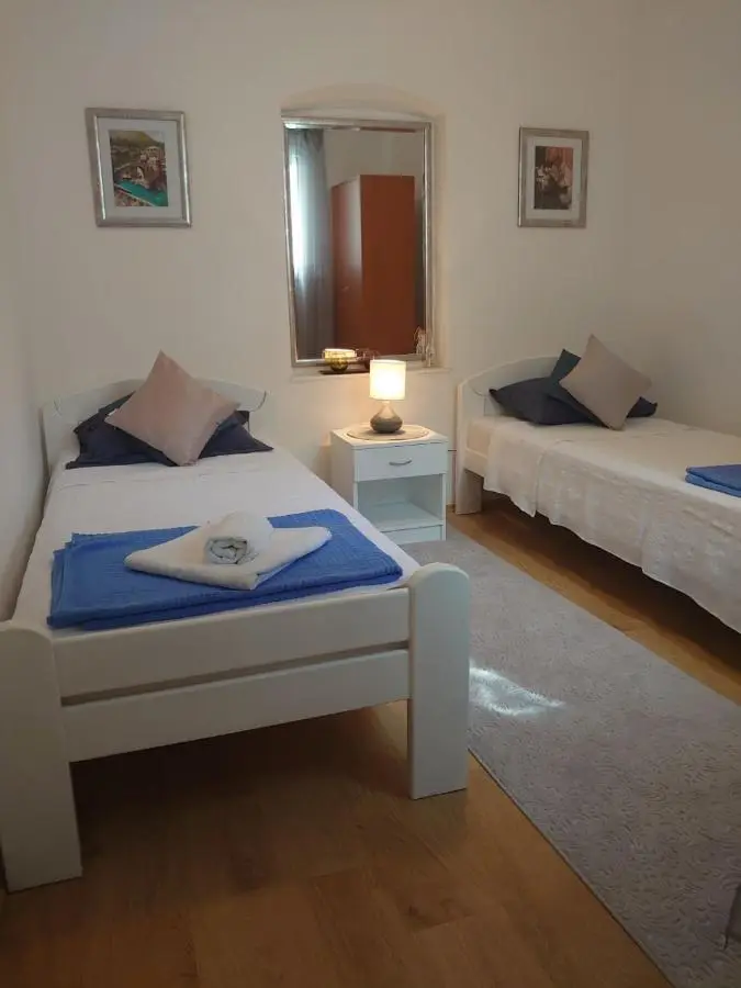 Apartments Tulipan - with free private parking garage