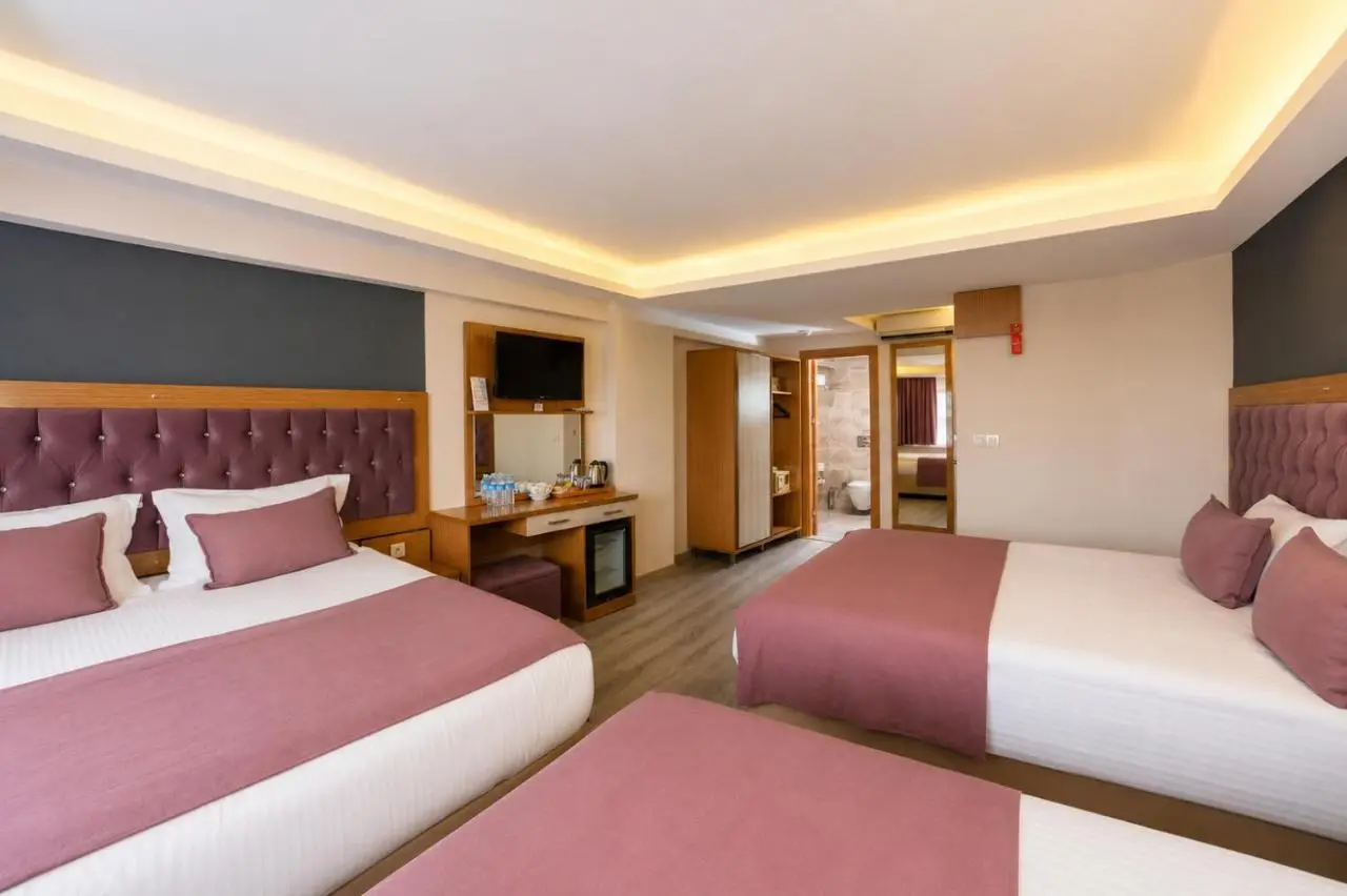 Weingart Black Pearl Hotel