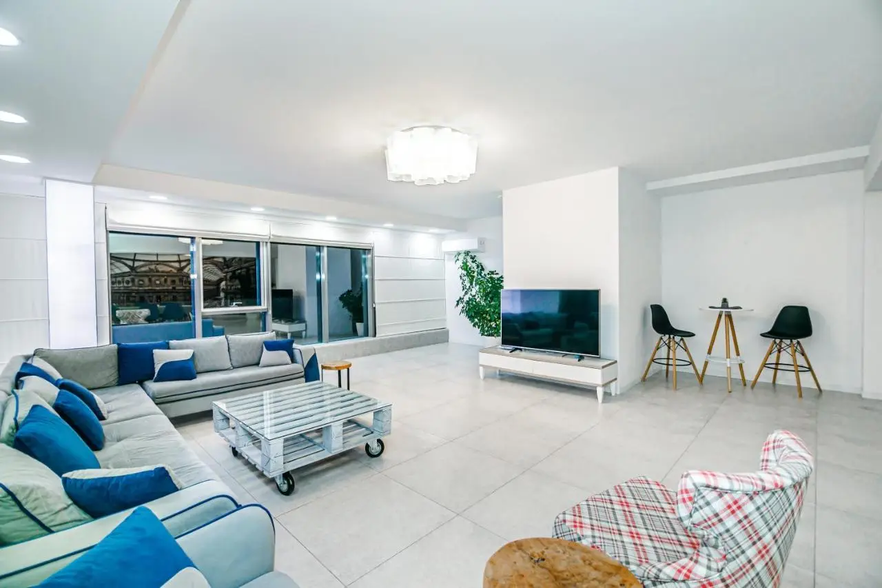 LUXURY SKY Apartment MEGAFUN Residance