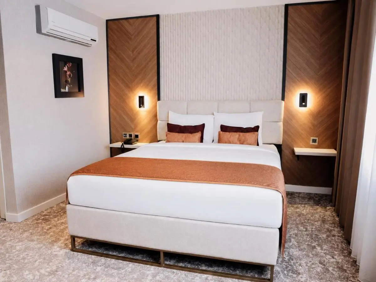 Nevv City Hotel