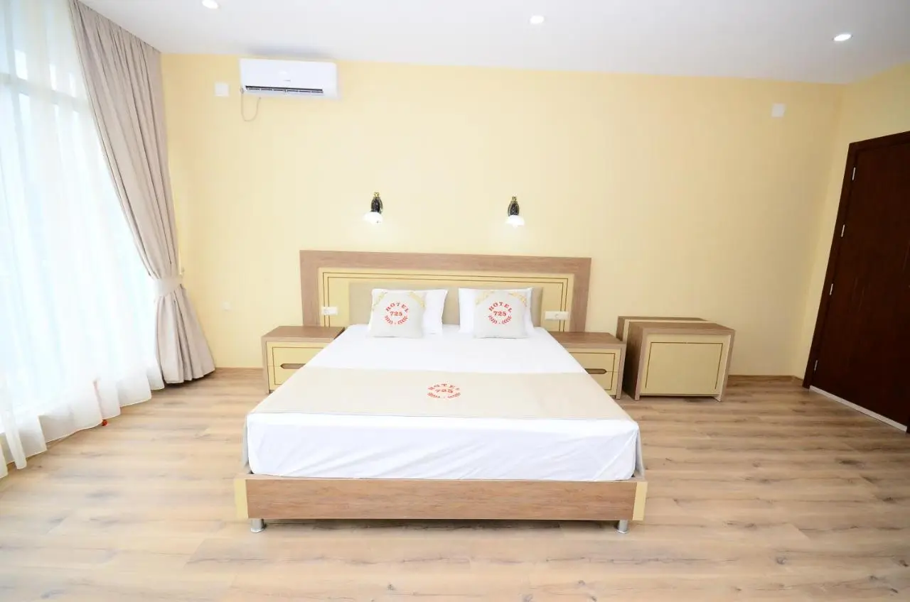 Hotel 725 B