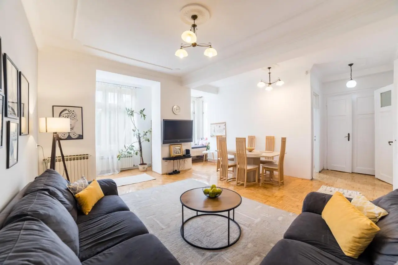Urban Santiq City Center 3-bedroom apartment with balcony
