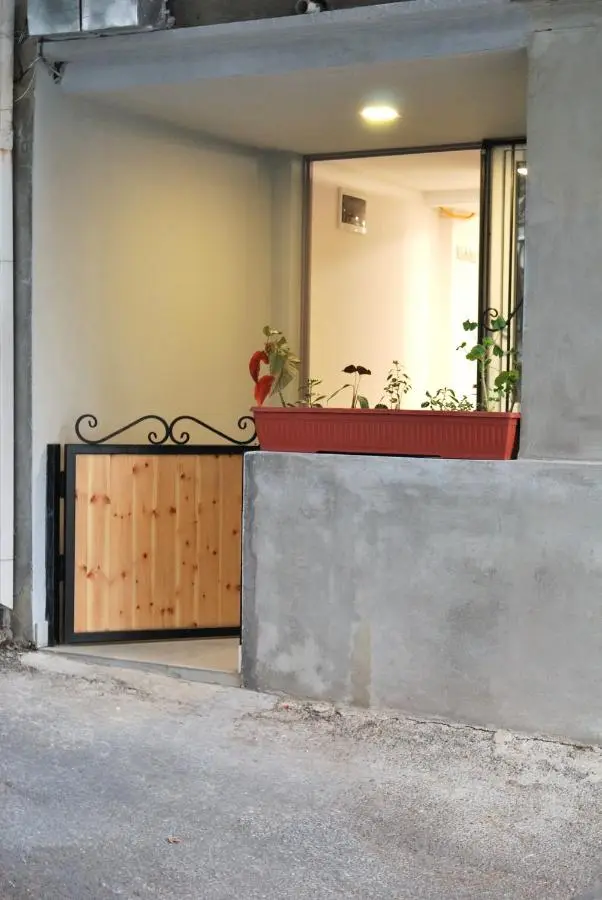 nikas apartment