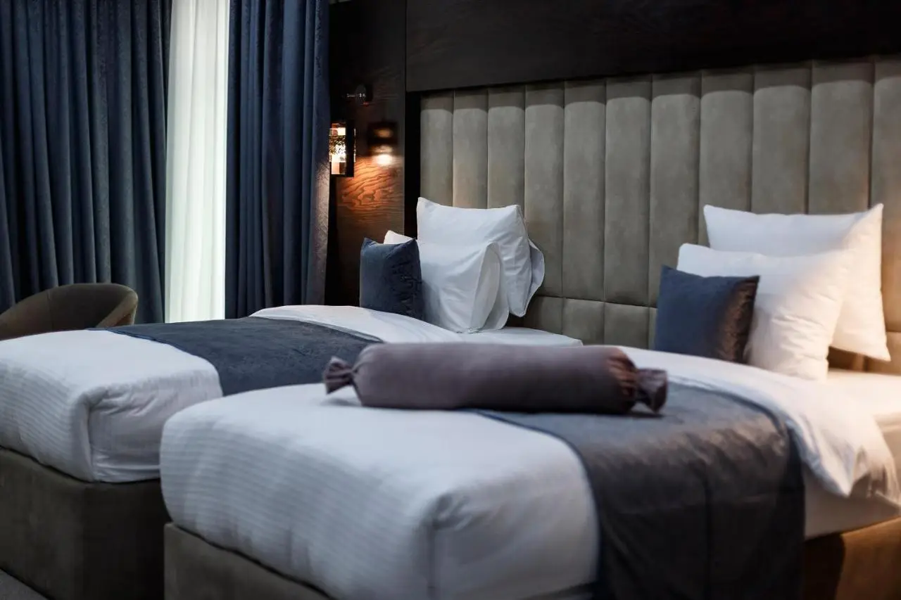 Parallel Hotel