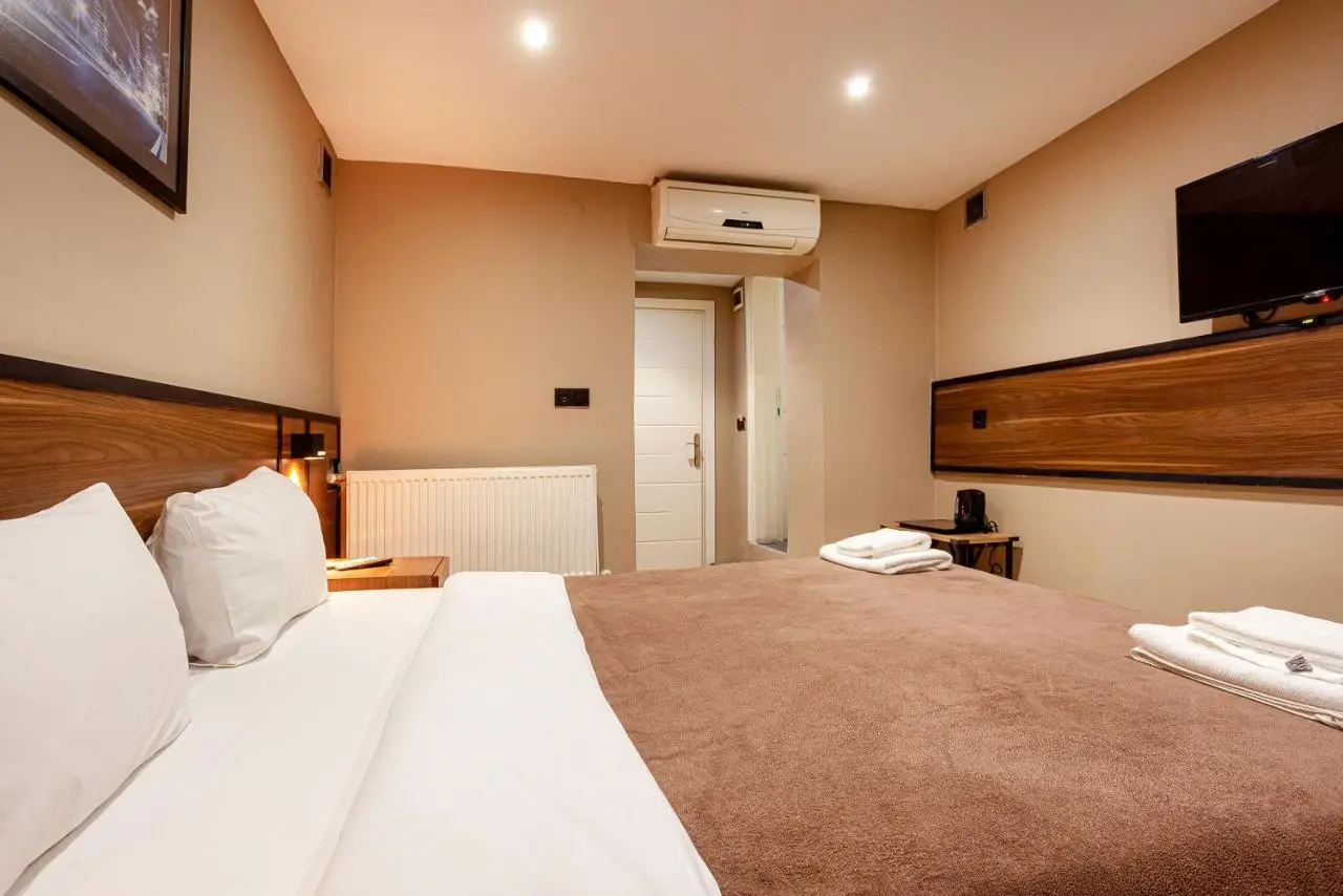 Aram Kerasi Rooms