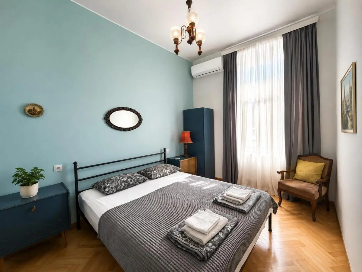 Lola Apartments TBS