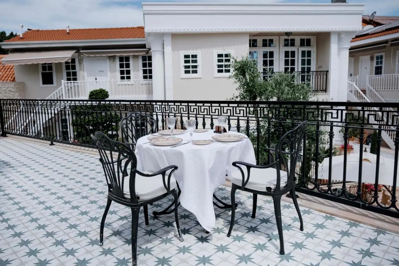 Elegance East Hotel