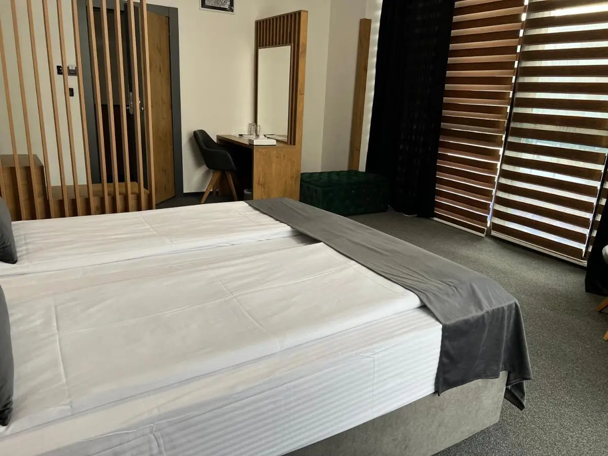 Orange Hotel