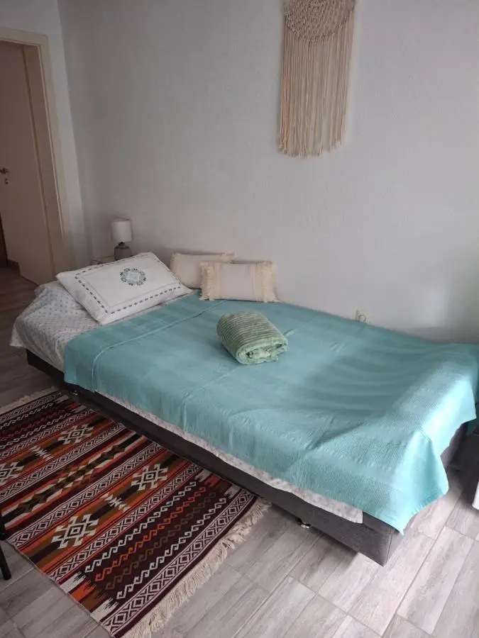 Ćeif HOUSE