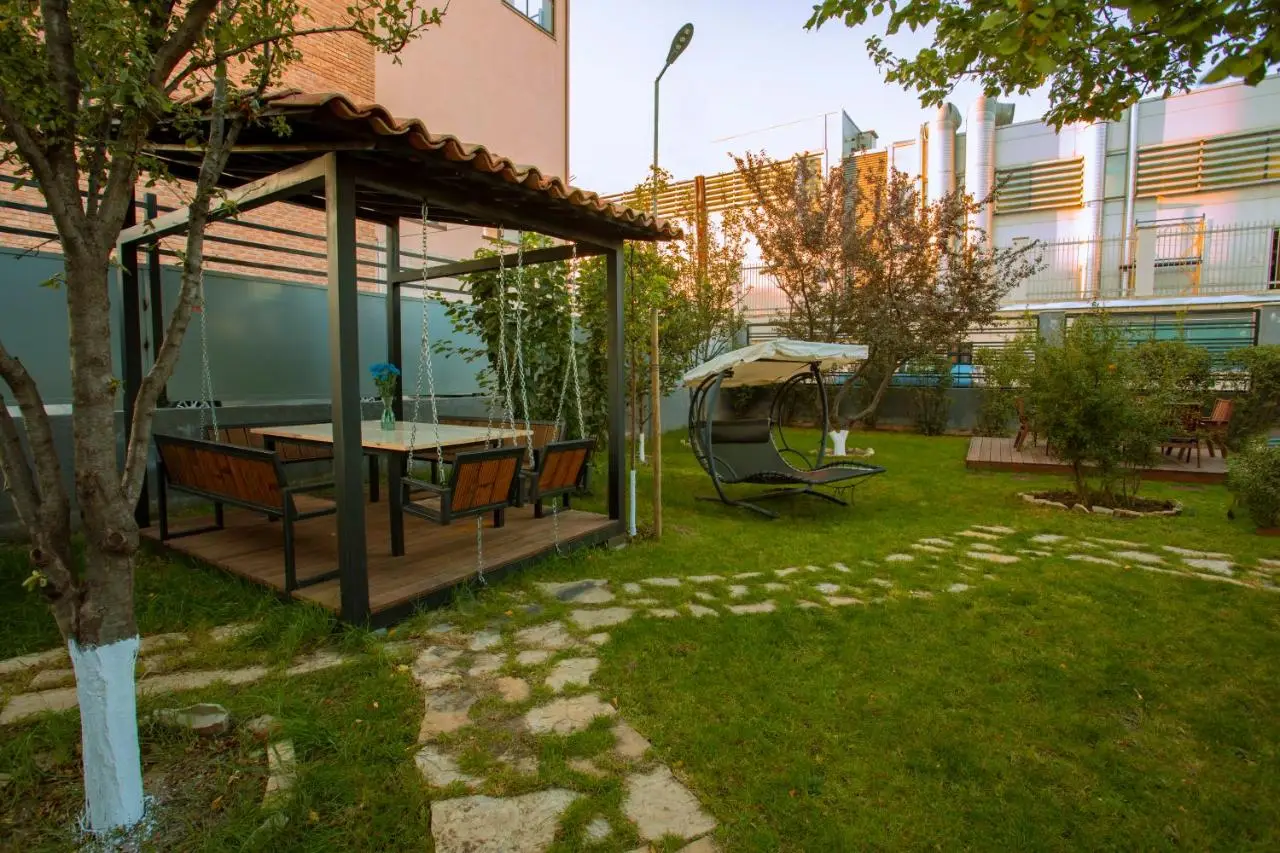 Apart Hotel West