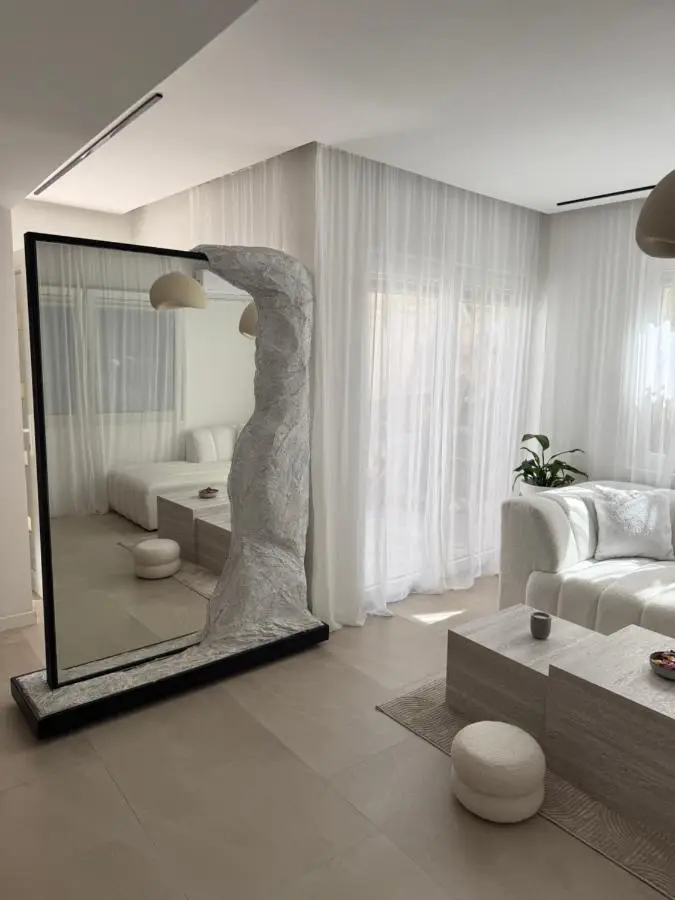 Apartment 528