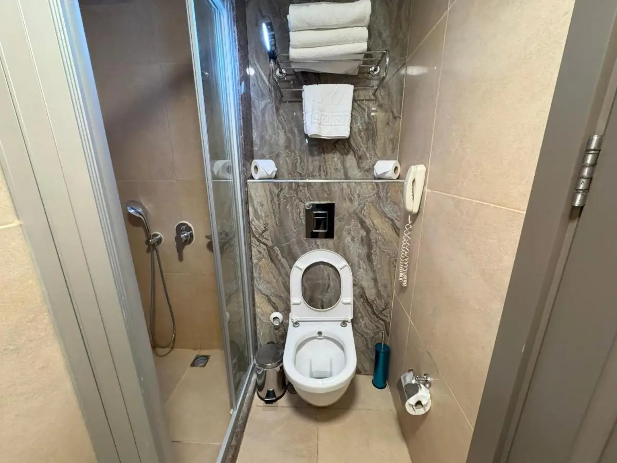 Aven Hotel