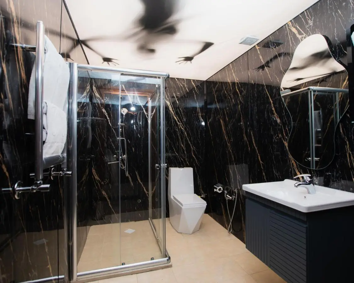 Corniche White City Hotel