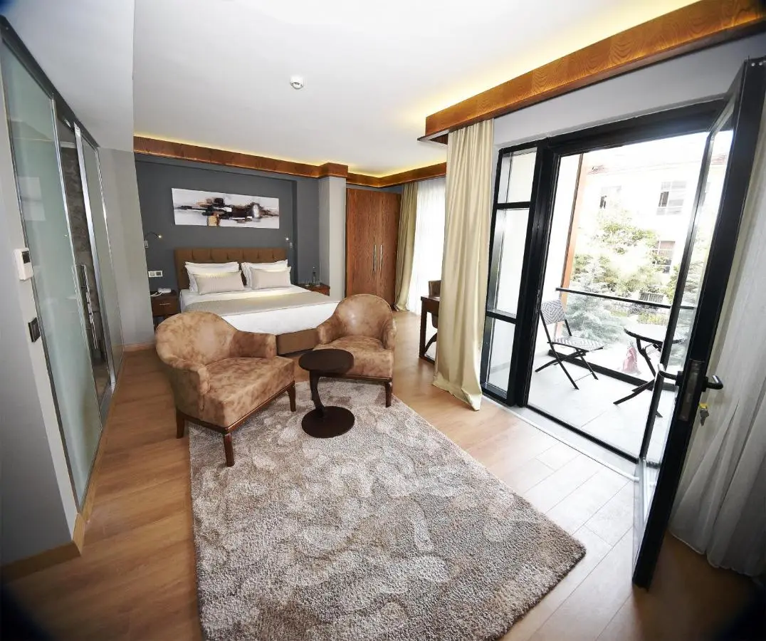 The Elegant Hotel